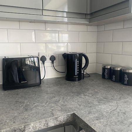 Newly Renovated, Modern 3 Bed Apartment Walmersley Ngoại thất bức ảnh
