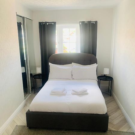 Newly Renovated, Modern 3 Bed Apartment Walmersley Ngoại thất bức ảnh