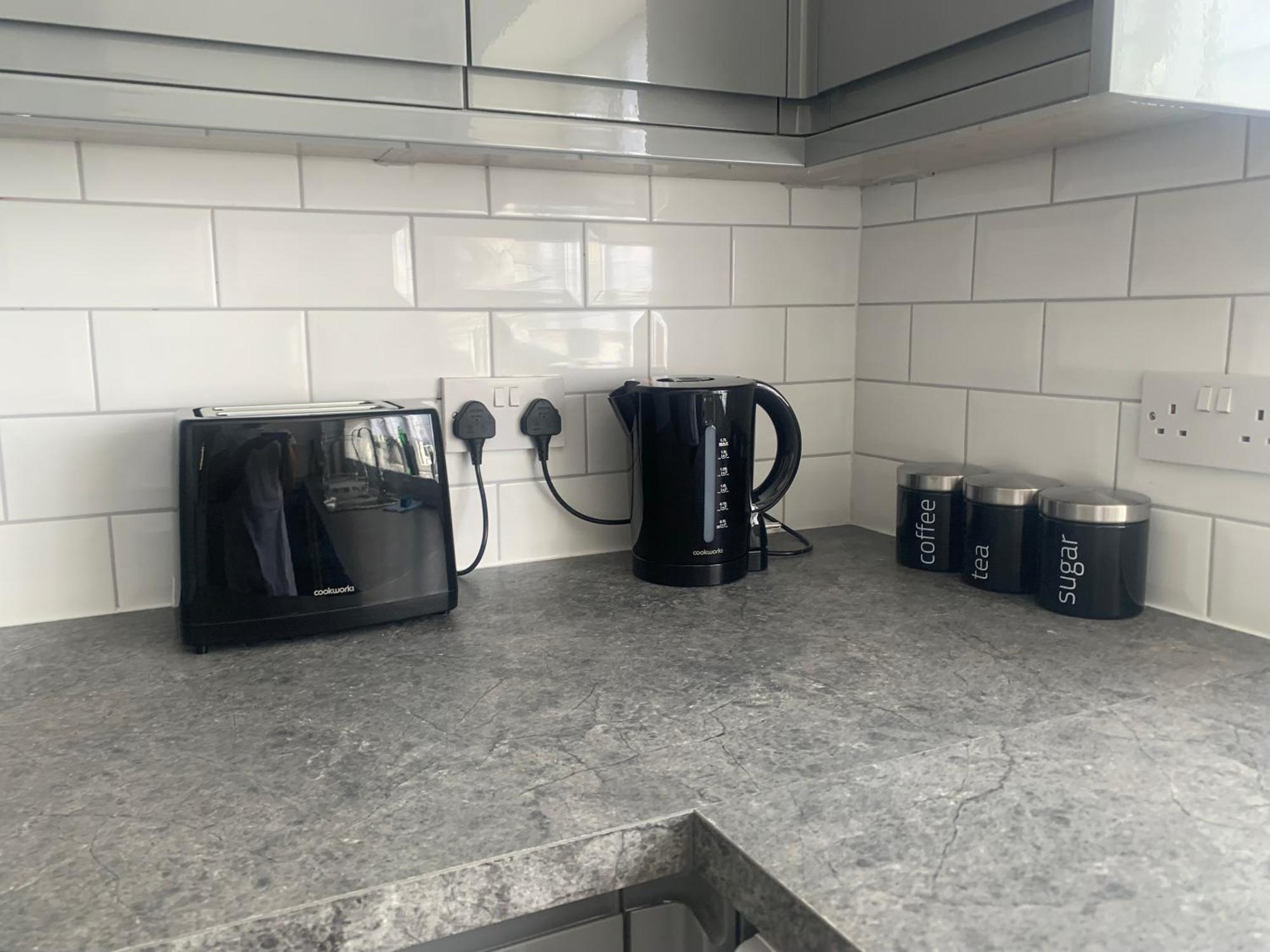 Newly Renovated, Modern 3 Bed Apartment Walmersley Ngoại thất bức ảnh
