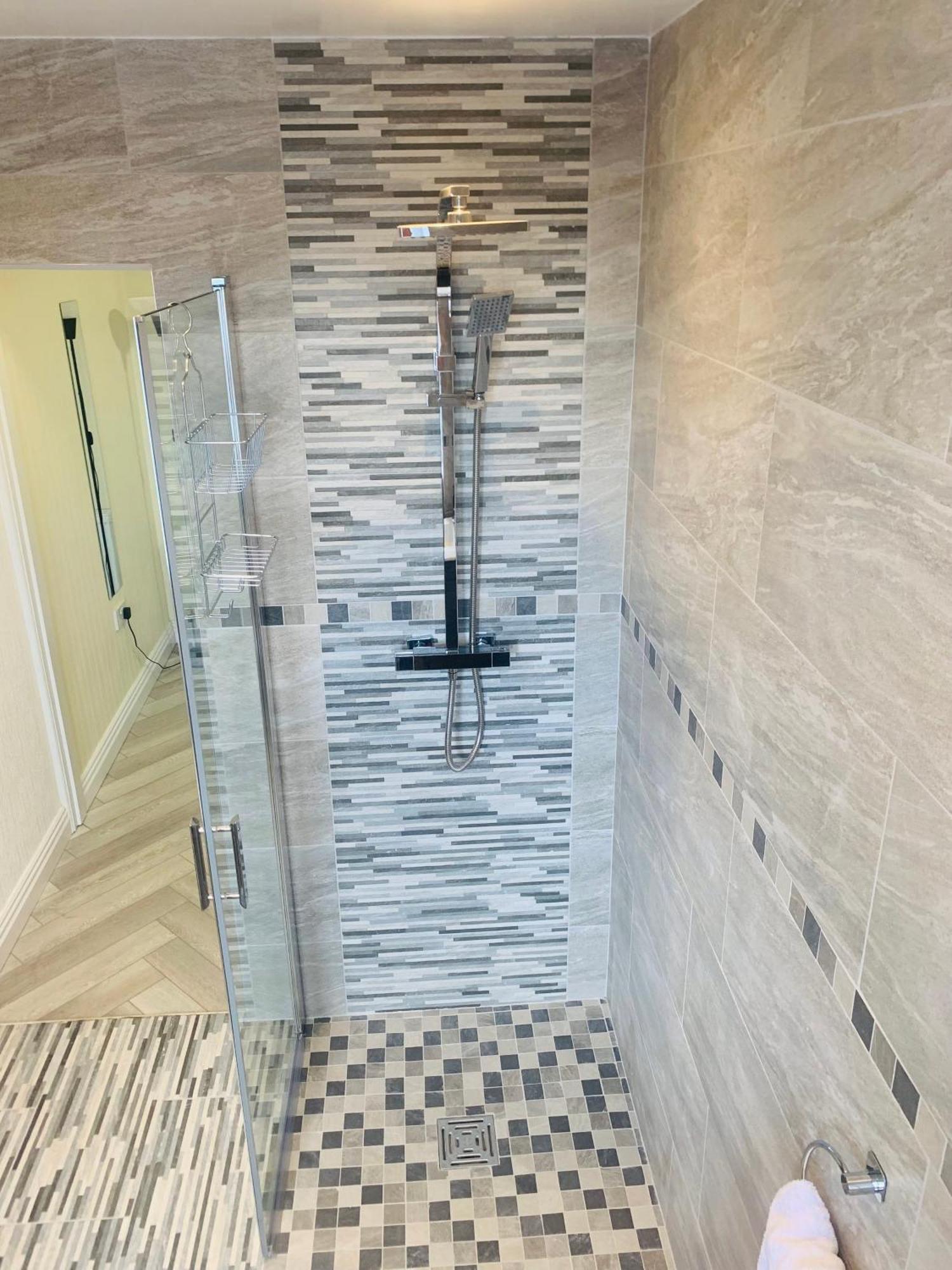 Newly Renovated, Modern 3 Bed Apartment Walmersley Ngoại thất bức ảnh